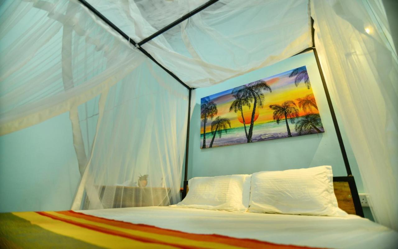 Hotel Palm Leaf Surf Cafe Galle Exterior foto