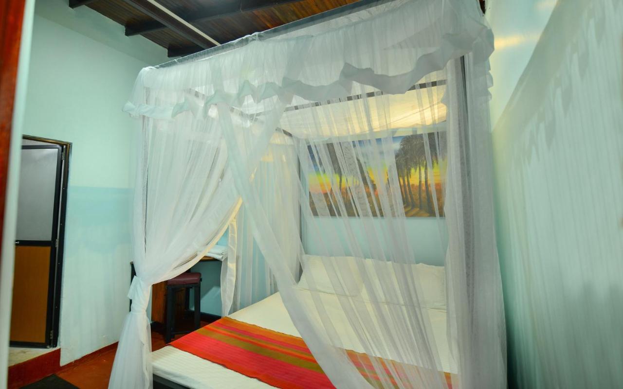 Hotel Palm Leaf Surf Cafe Galle Exterior foto