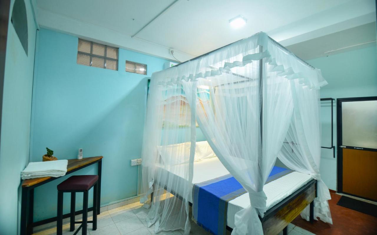 Hotel Palm Leaf Surf Cafe Galle Exterior foto